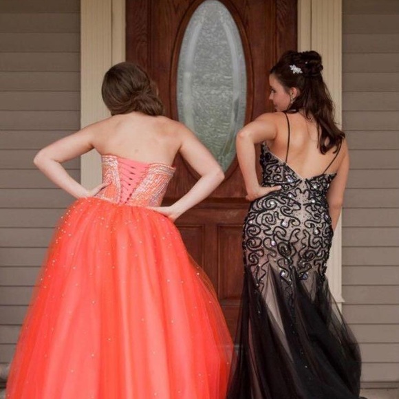 Prom/Formal Dress - Picture 2 of 2